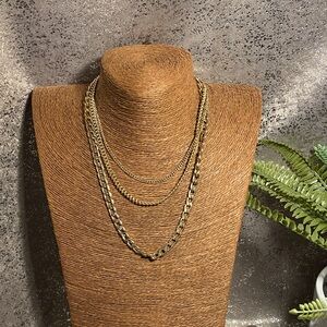 Elegant Gold Layered Necklace